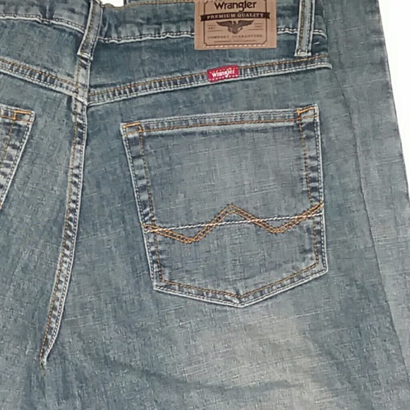 NWT Wrangler jeans relaxed straight leg MED WASH - Picture 5 of 8